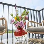 De Maasparel Nextdoor Maassuites 4*